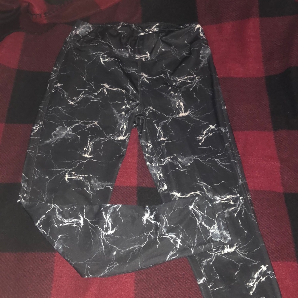 Everlast yoga pants black lightning bolt